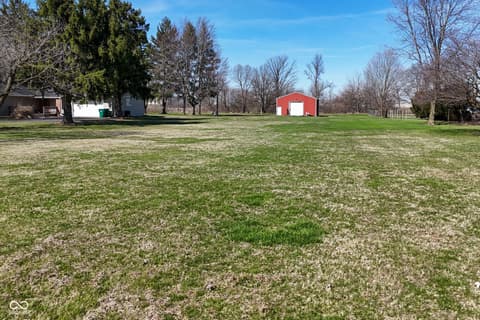 Yard at 2430 E Us Highway 136, Pittsboro, IN