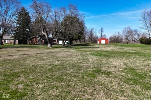 Yard at 2430 E Us Highway 136, Pittsboro, IN