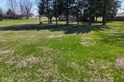 Yard at 2430 E Us Highway 136, Pittsboro, IN