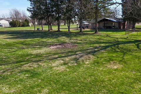 Yard at 2430 E Us Highway 136, Pittsboro, IN