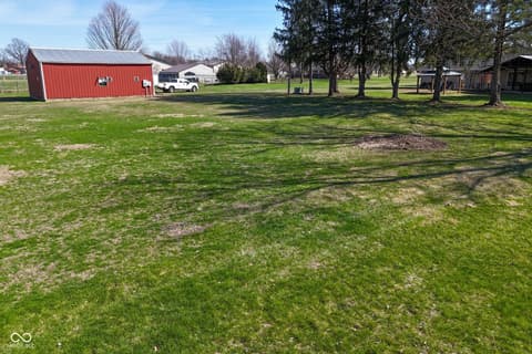 Yard at 2430 E Us Highway 136, Pittsboro, IN