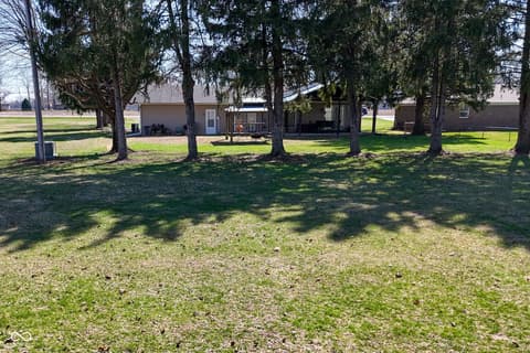 Yard at 2430 E Us Highway 136, Pittsboro, IN
