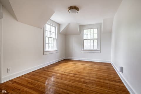 Bonus room at 116 W 49th Street, Indianapolis, IN