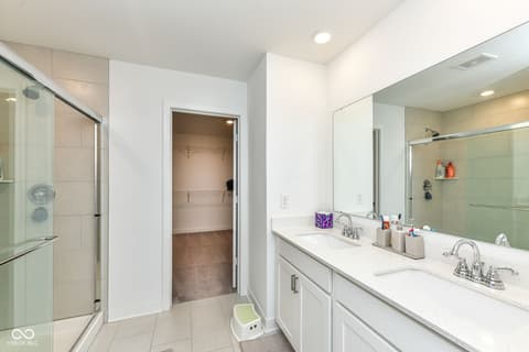 Primary bathroom at 17267 Hanningfield Way, Westfield, IN