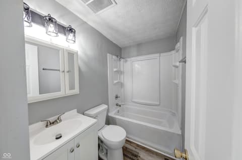 Photo of 2215 N Kenwood Avenue, Indianapolis, IN