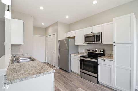 Photo of 1726 River Shore Parkway, Indianapolis, IN
