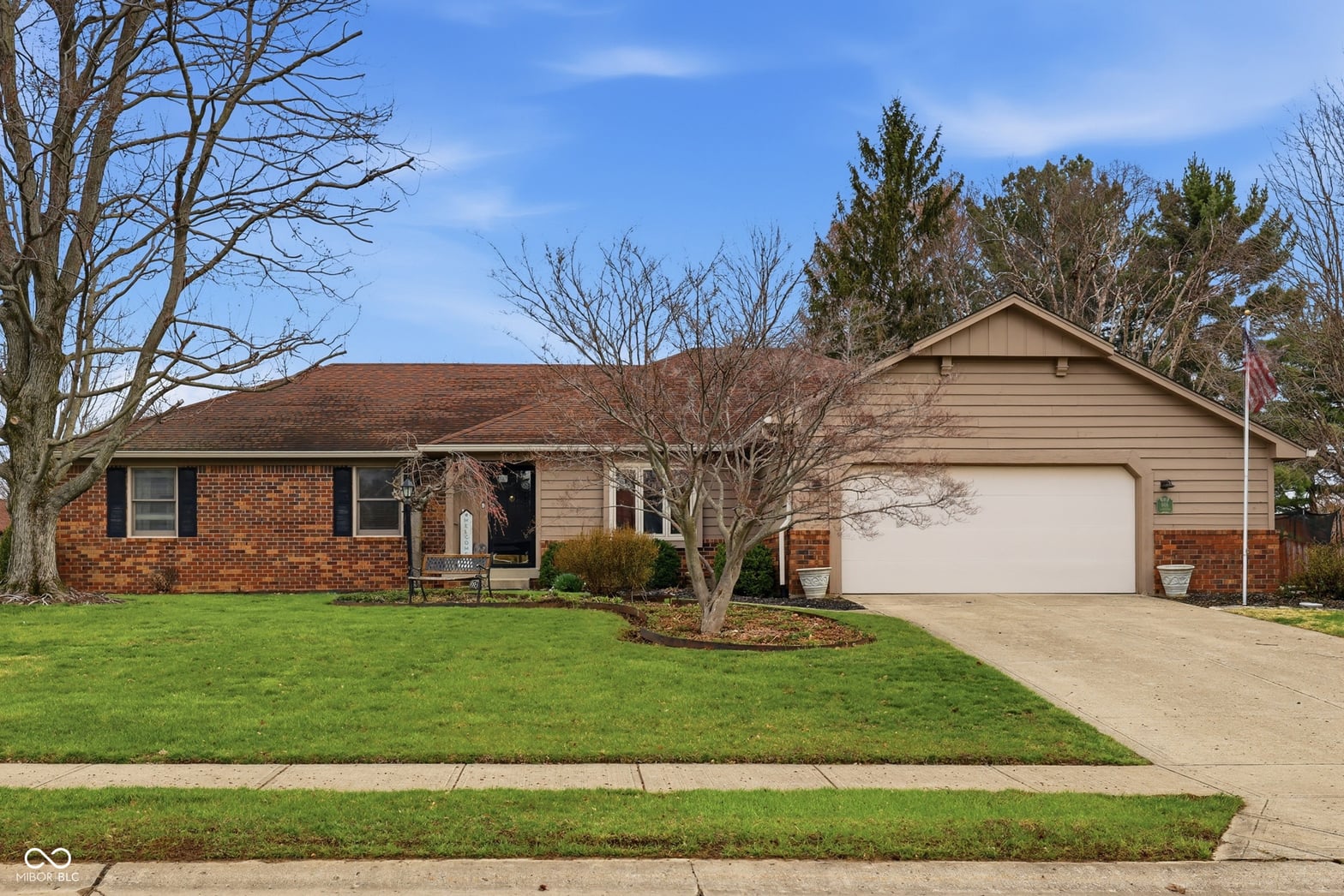 Front exterior at 866 W Ashbourne Lane, Greenwood, IN