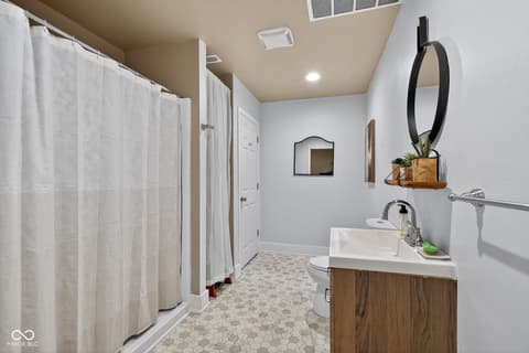 Photo of 330 Duck Creek Lane, Noblesville, IN