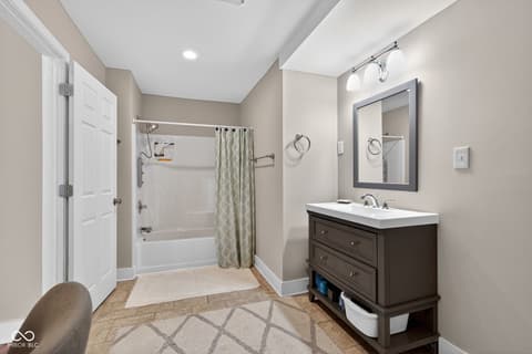 Photo of 330 Duck Creek Lane, Noblesville, IN