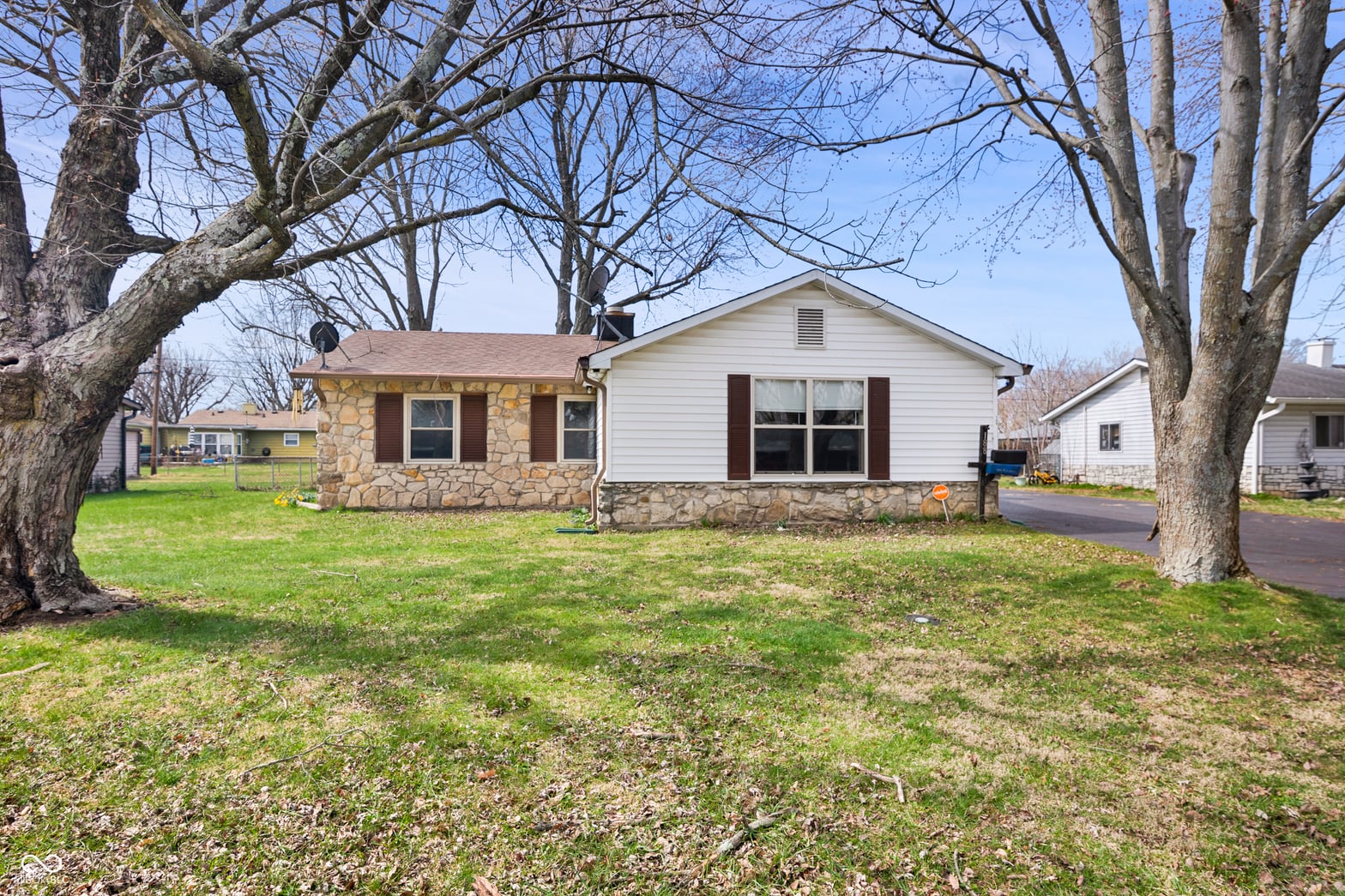 Photo of 188 Lynwood Drive, Whiteland, IN