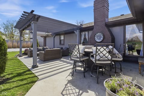 Outdoor living area at 6880 W 100 N, Greenfield, IN