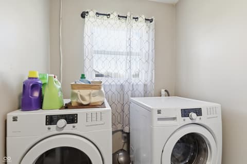 Laundry room at 6880 W 100 N, Greenfield, IN