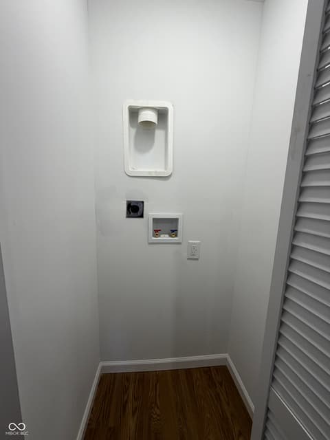 Laundry room at 614 Western Avenue, Batesville, IN