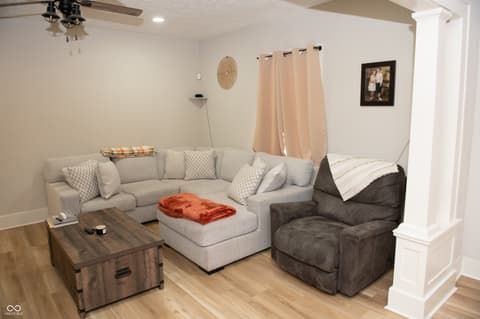 Living room at 523 W Pearl Street, Lebanon, IN
