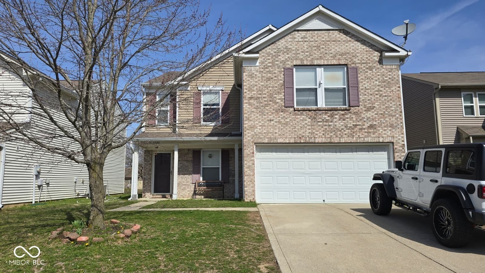 Front exterior at 1220 N Aberdeen Drive, Franklin, IN