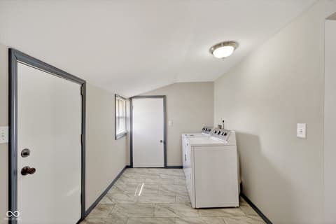 Laundry room at 2107 S B Street, Elwood, IN
