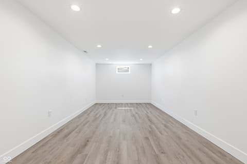 Bonus room at 15 Wildwood Drive, Carmel, IN — Bright, spacious bonus room with modern finishes.