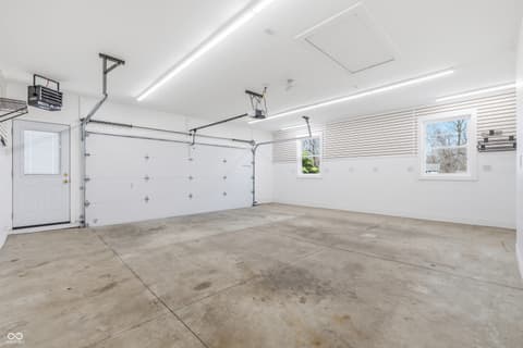 Garage at 15 Wildwood Drive, Carmel, IN