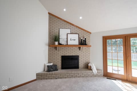 Living room at 825 Eastgate Drive, Anderson, IN