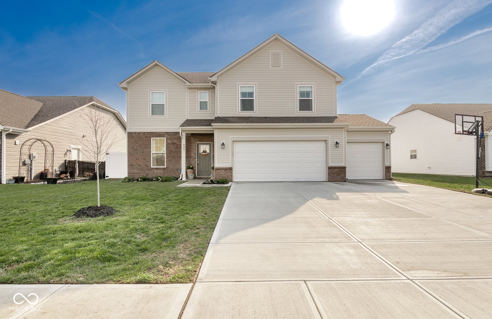 Front exterior at 923 Aurora Lane, Franklin, IN