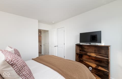 Bedroom at 923 Aurora Lane, Franklin, IN