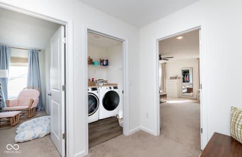 Laundry room at 923 Aurora Lane, Franklin, IN