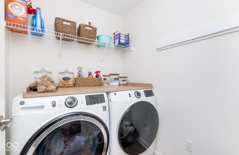 Laundry room at 923 Aurora Lane, Franklin, IN