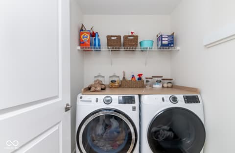 Laundry room at 923 Aurora Lane, Franklin, IN