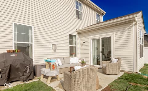 Outdoor living area at 923 Aurora Lane, Franklin, IN