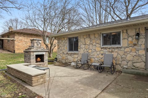 Outdoor living area at 302 Maple Court, Greenfield, IN