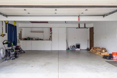 Garage at 302 Maple Court, Greenfield, IN
