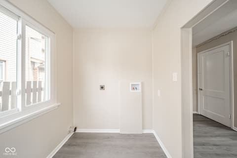 Laundry room at 1125 Pearl Street, Anderson, IN