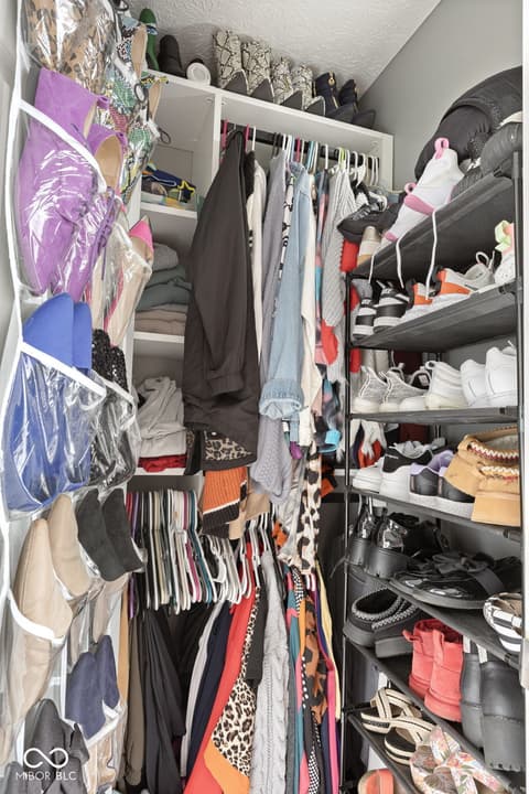 Walk In Closets — 2038 N College Avenue, Indianapolis, IN