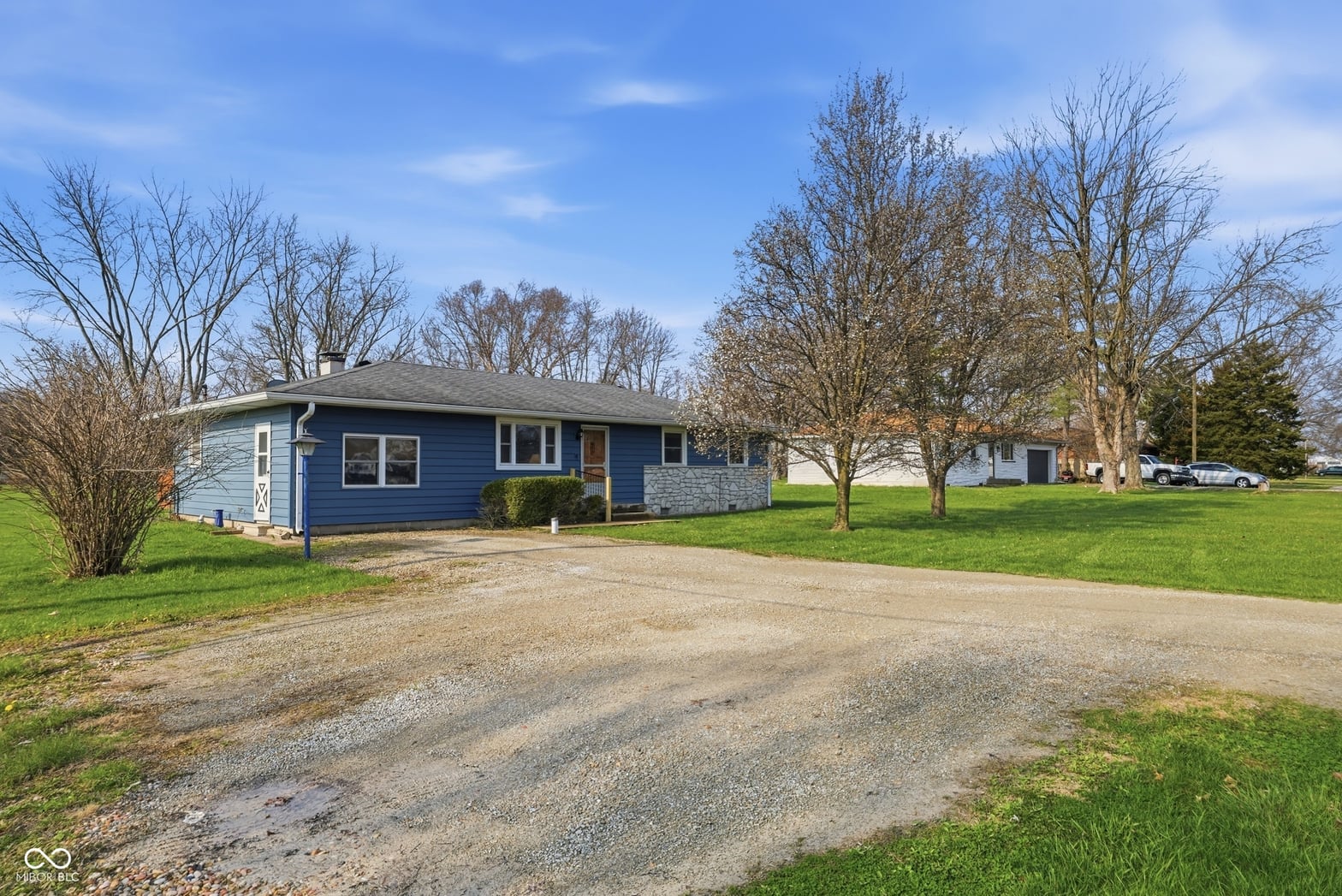 Front exterior at 5539 W Us Highway 52, New Palestine, IN