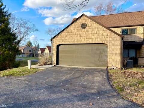 Garage at 9728 Revere Way, Indianapolis, IN