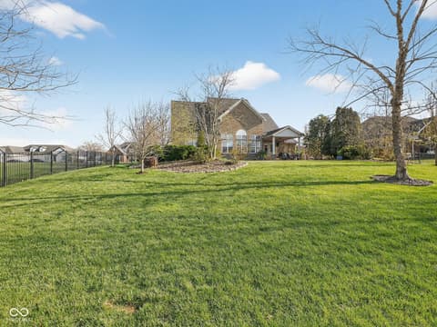Yard at 5688 Victoria Bluffs Drive, Newburgh, IN