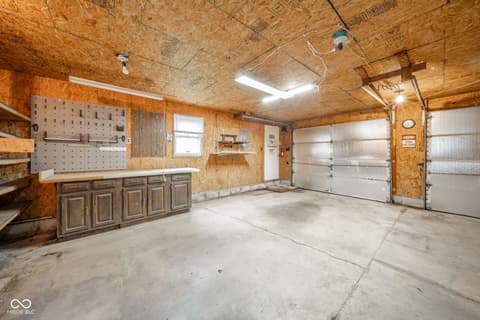 Garage at 1334 S Onyx Court, New Castle, IN