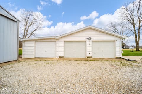 Garage at 1334 S Onyx Court, New Castle, IN
