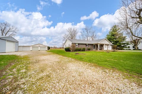 Front exterior at 1334 S Onyx Court, New Castle, IN