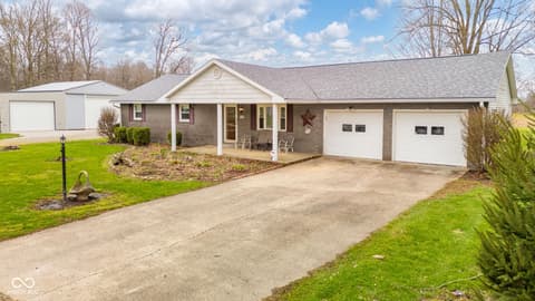 Front exterior at 1334 S Onyx Court, New Castle, IN