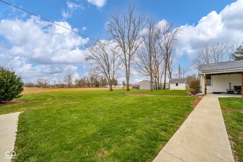 Yard at 1334 S Onyx Court, New Castle, IN