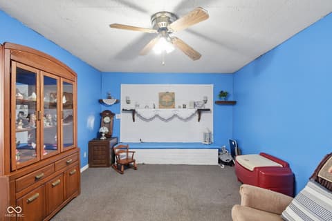 Sitting Room — 8621 S CR 800 W, Daleville, IN