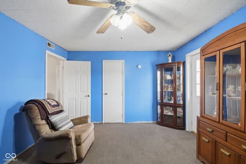 Sitting Room — 8621 S CR 800 W, Daleville, IN