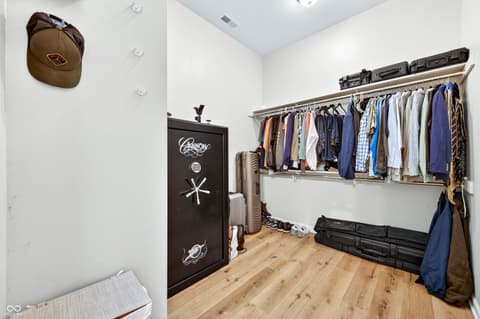 Walk In Closets — 4724 Covered Bridge Road, Nashville, IN