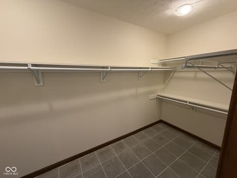 Walk In Closets — 4605 S Pleasant Ridge Road, Lexington, IN
