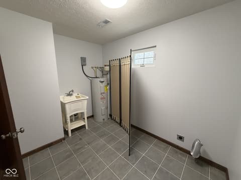 Laundry room at 4605 S Pleasant Ridge Road, Lexington, IN