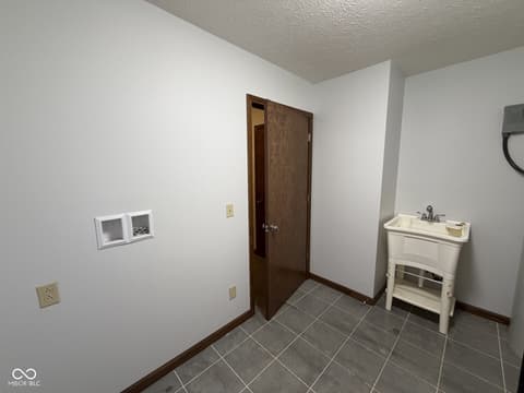 Laundry room at 4605 S Pleasant Ridge Road, Lexington, IN