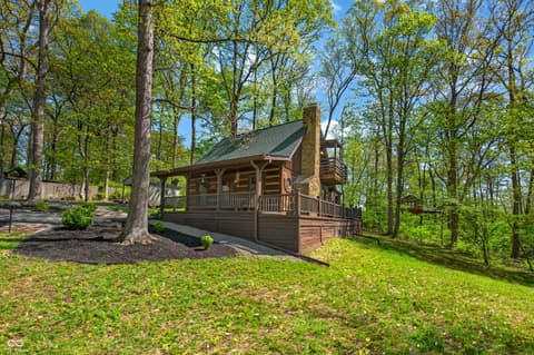 Side exterior at 209 Sanctuary Lane, Nashville, IN