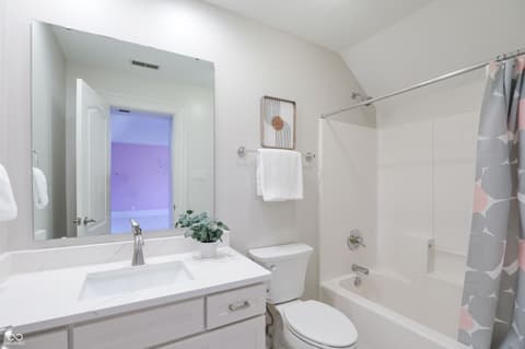 Photo of 1013 Pine Hill Way, Carmel, IN