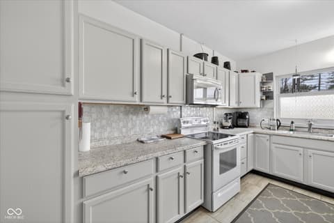 Photo of 117 S Walnut Street, Ellettsville, IN
